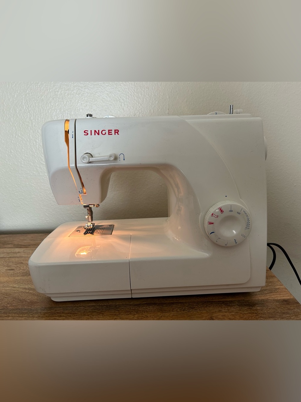 Singer Sewing Machine Electronic Power Control Model 1507 W/ Pedal. Needs repair